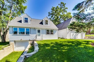 222 Hill Ct, Island Lake, IL 60042