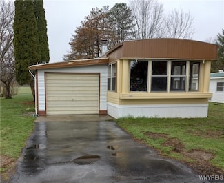 1033 Wish Cir, East Aurora, NY 14052