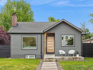 3586 NE Holman St, Portland, OR 97211