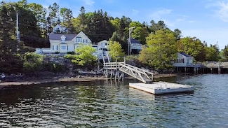 23 Western Ave, Boothbay Harbor, ME 04538