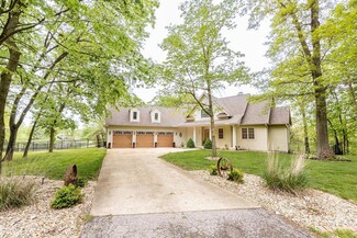 8745 S Shore Dr, Worden, IL 62097
