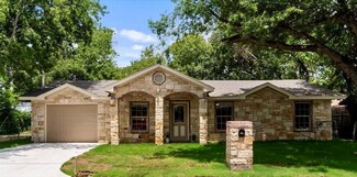 107 Bryan St, Cleburne, TX 76031