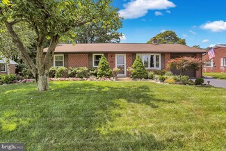 6 Maple Dr, Morgantown, PA 19543