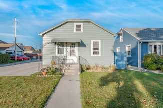 2004 S 16th St, Sheboygan, WI 53081