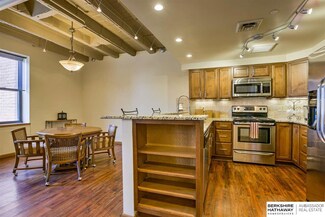 312 S 16th St Unit 802, Omaha, NE 68102