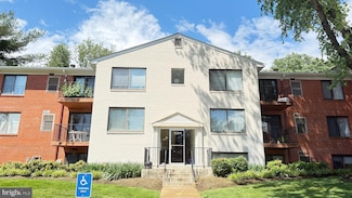 125 Clubhouse Dr SW Unit 1, Leesburg, VA 20175