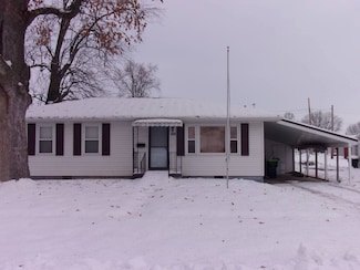 215 E Prairie St, Roodhouse, IL 62082