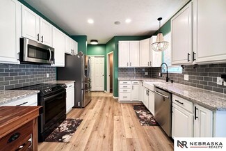 15538 Knudsen Cir, Bennington, NE 68007