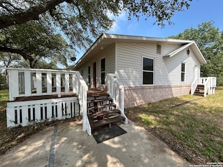 148 County Road 788, Natalia, TX 78059