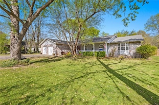 107 S Ozark St, Prairie Grove, AR 72753