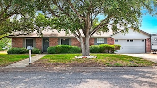 918 Tutt Ave, Taft, TX 78390