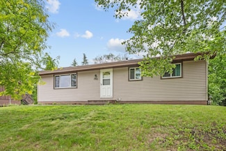 908 38th Ave, Anoka, MN 55303