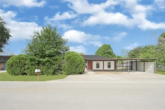 205 Timber Ln, Highlands, TX 77562
