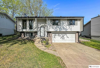 6143 NW 10th St, Lincoln, NE 68521