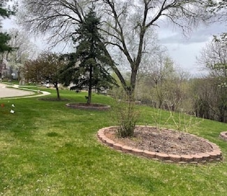 2540 Clarke Crest Dr, Dubuque, IA 52001