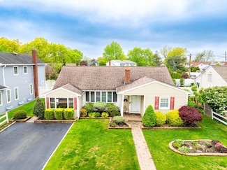 1214 Campbell Rd, Wantagh, NY 11793