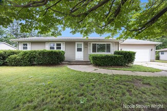 7883 Lamplight Dr, Jenison, MI 49428