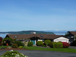 102 Chinook Ln, Steilacoom, WA 98388
