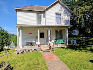 262 N 5th St, McConnelsville, OH 43756