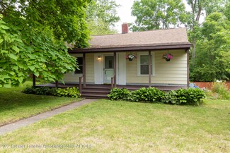 811 E Frederick Ave, Lansing, MI 48906