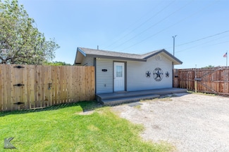 3183 Curry Ln, Abilene, TX 79605