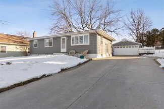 223 26th Ave SW, Cedar Rapids, IA 52404