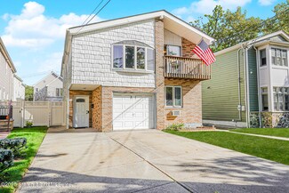 81 Providence St, Staten Island, NY 10304