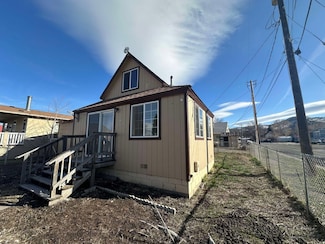 702 School St, Loyalton, CA 96118