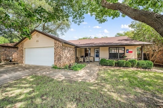 5800 Sea Breeze Ln, Fort Worth, TX 76135