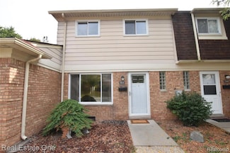 1350 Laurel Valley Dr, Waterford, MI 48327