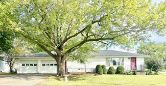 107 South St, Farmland, IN 47340