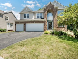 225 Churchill Ct, Lombard, IL 60148