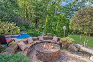 62 Laurel Dr, Smithtown, NY 11787