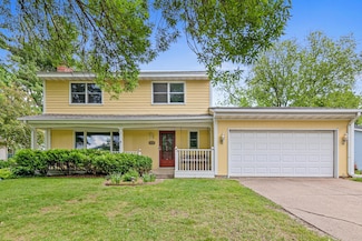 529 Woodhill Dr, Saint Paul, MN 55113