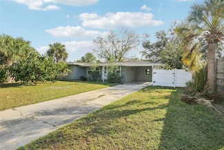 520 Fairfax Ln, Apollo Beach, FL 33572