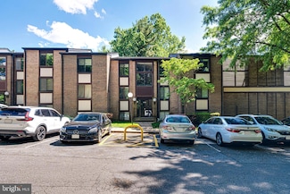 9725 Kings Crown Ct Unit 102, Fairfax, VA 22031