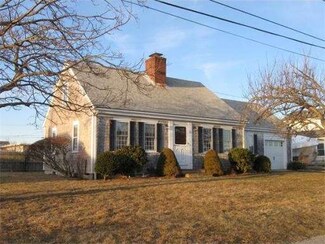 26 Sycamore St, Teaticket, MA 02536