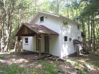 42 S Holland Ln, Mill Hall, PA 17751