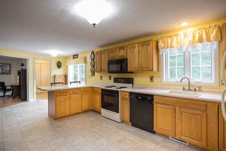 10 Harmony Rd, Deerfield, NH 03037
