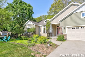 94 Cheyenne Ave, Holland, MI 49424