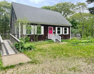 12 Park Ave, Vineyard Haven, MA 02568