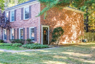 41 Smithfield Ct, Springfield, MA 01108