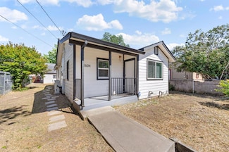 2604 Fairfield St, Sacramento, CA 95815