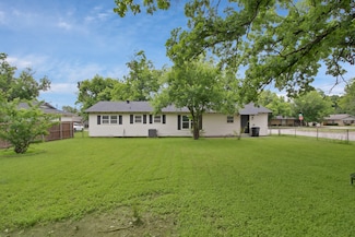610 Phillips St, Cleburne, TX 76033
