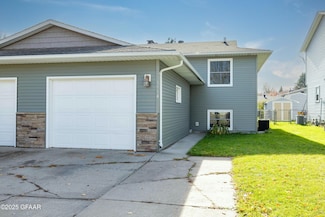 1914 23rd Ave S, Grand Forks, ND 58201