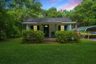 145 Ravenell Dr, Saint Stephen, SC 29479