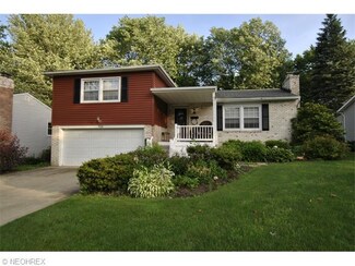 928 Oakwood St SE, North Canton, OH 44720