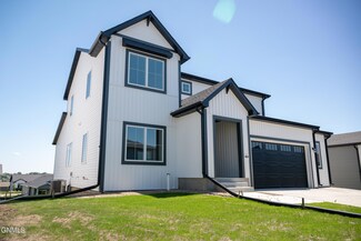 4829 Cornice Loop, Bismarck, ND 58503