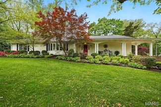 915 Woodshire Ln, Saint Louis, MO 63141