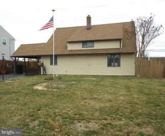 40 Coral Ln, Levittown, PA 19055